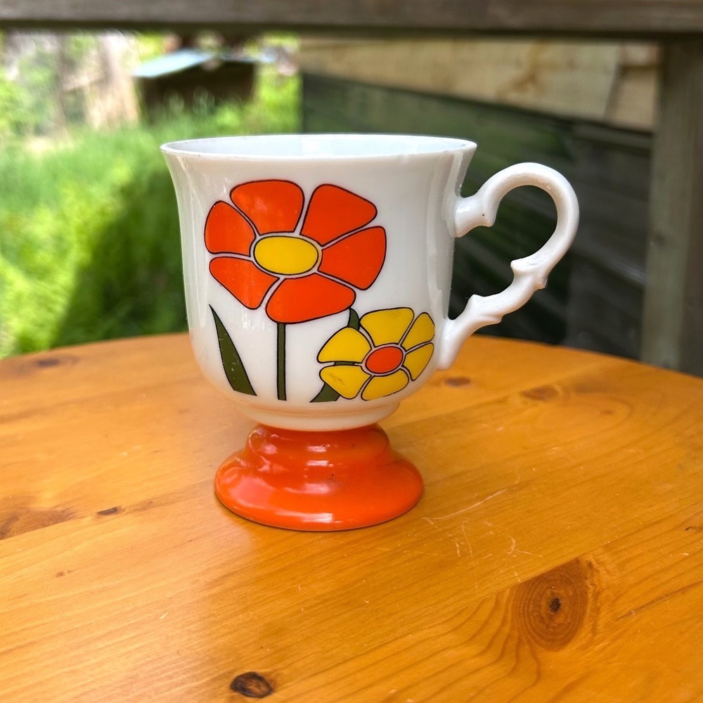 Vintage Pedestal Daisy Coffee Mug White Orange Yellow Floral Retro Japan MCM